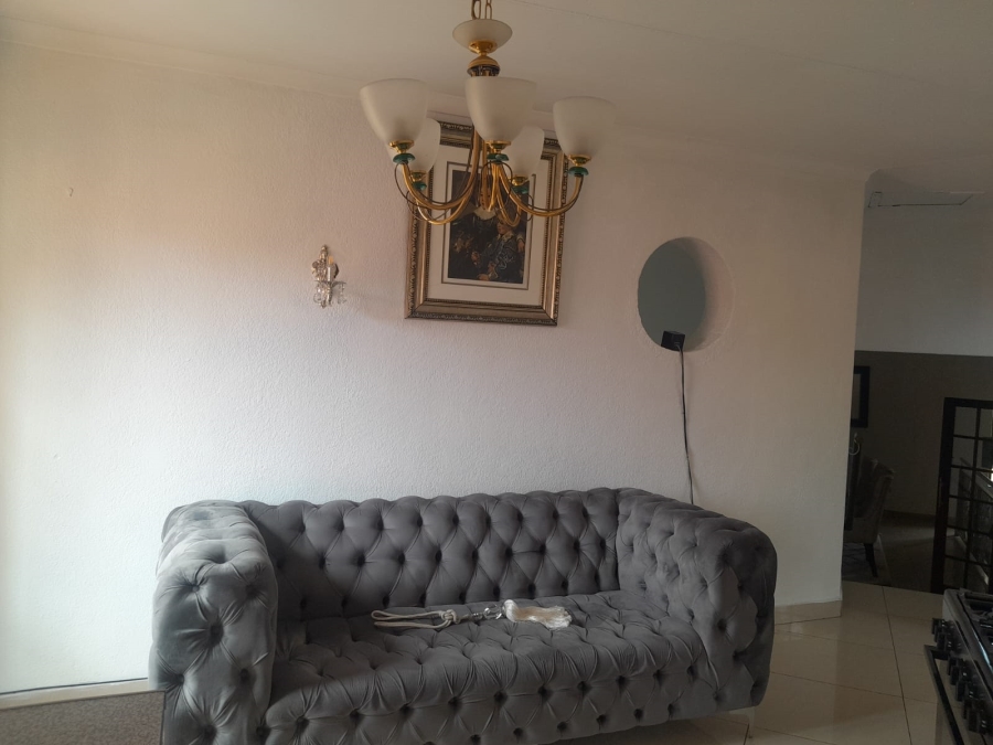 6 Bedroom Property for Sale in Safari Gardens North West